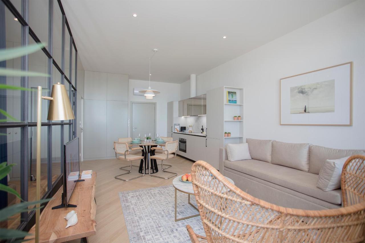 Liiiving In - Luxury Beachfront Appartement Porto