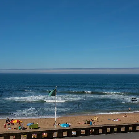 Liiiving In Porto - Luxury Beachfront Apartments Exterior photo