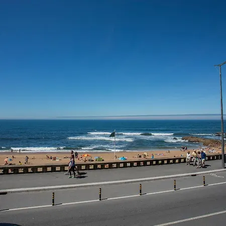 Liiiving In Porto - Luxury Beachfront Apartments Exterior photo