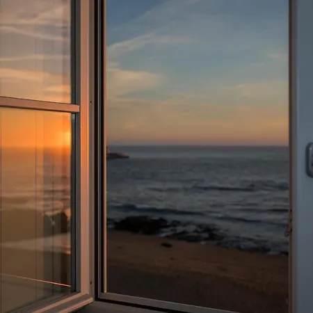 Liiiving In Porto - Luxury Beachfront Apartments Exterior photo