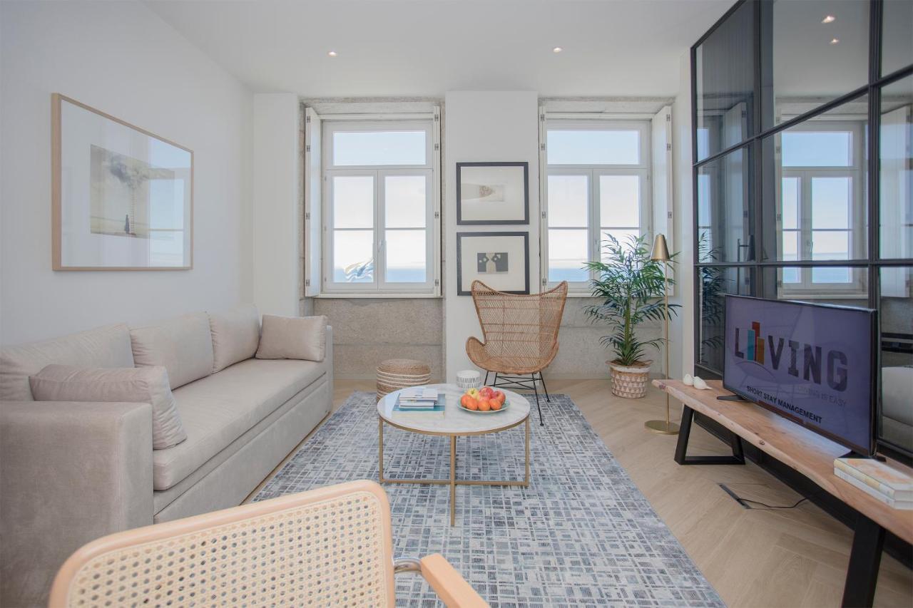 Liiiving In - Luxury Beachfront Apartment